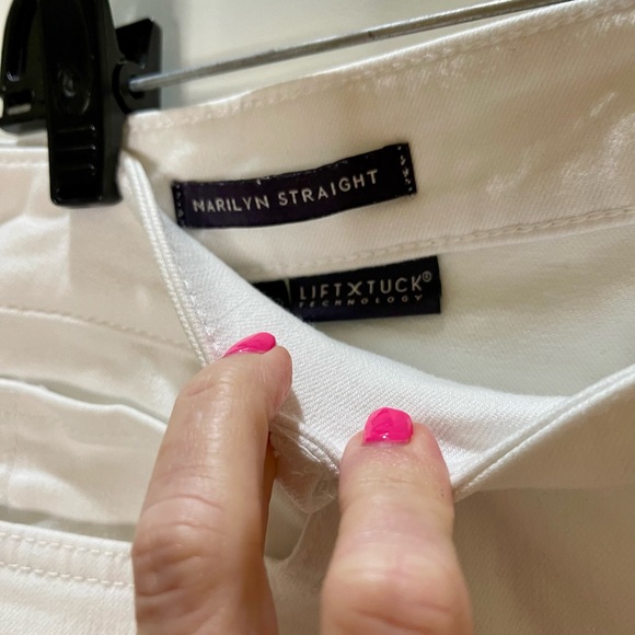 NYDJ White Jeans Capri Mid Rise Cuffed Stretch Size 8 - Picture 3 of 6